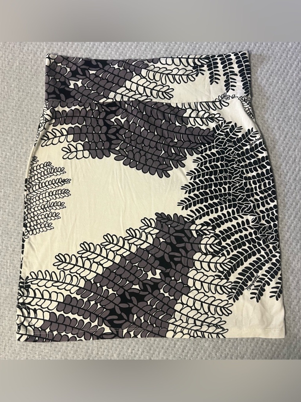 Manuhealii Black and White Fern Skirt